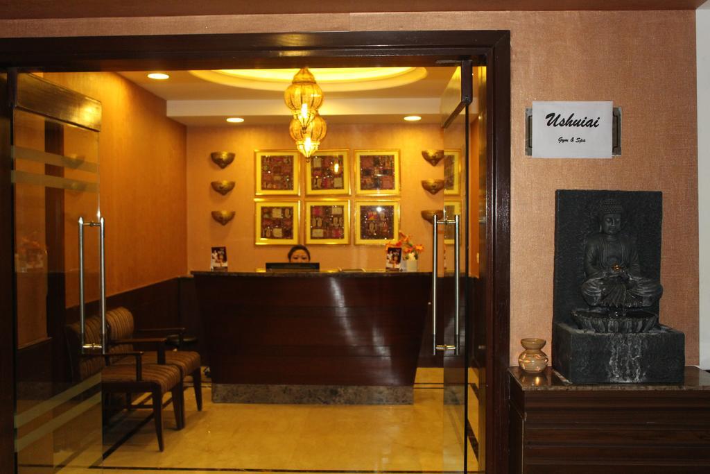 The Golden Plaza Hotel Панчкула Экстерьер фото