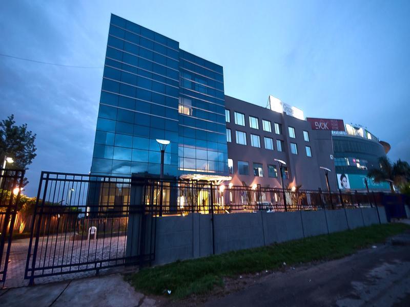 The Golden Plaza Hotel Панчкула Экстерьер фото