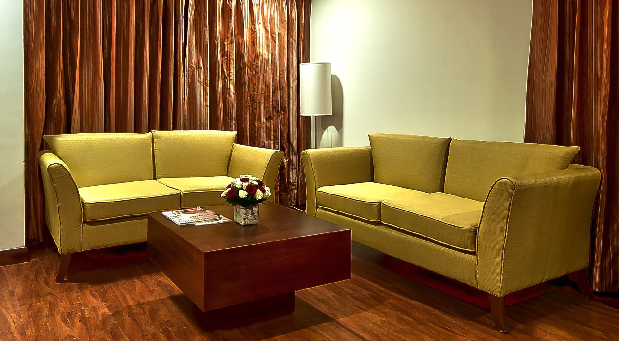 The Golden Plaza Hotel Панчкула Экстерьер фото