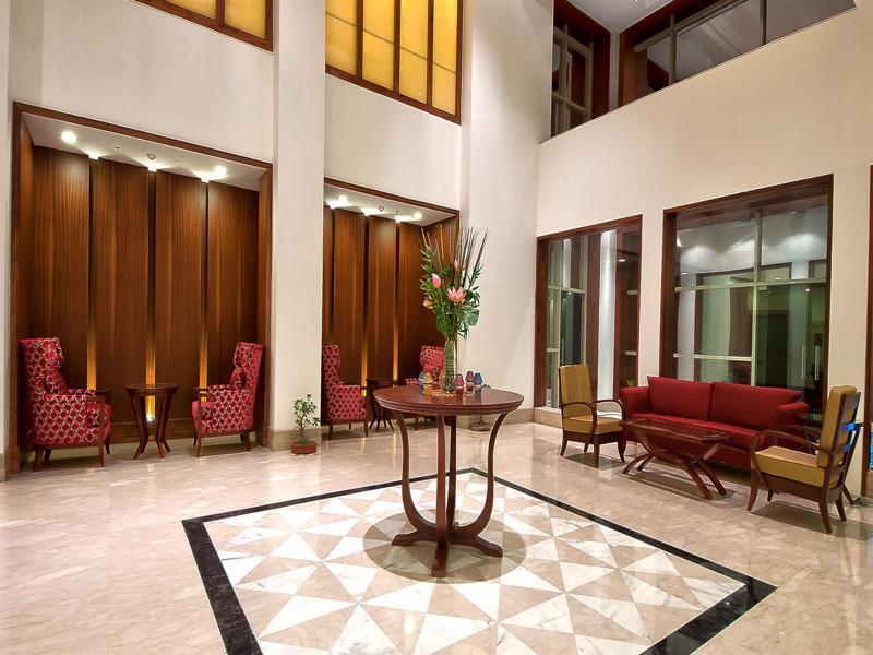 The Golden Plaza Hotel Панчкула Экстерьер фото